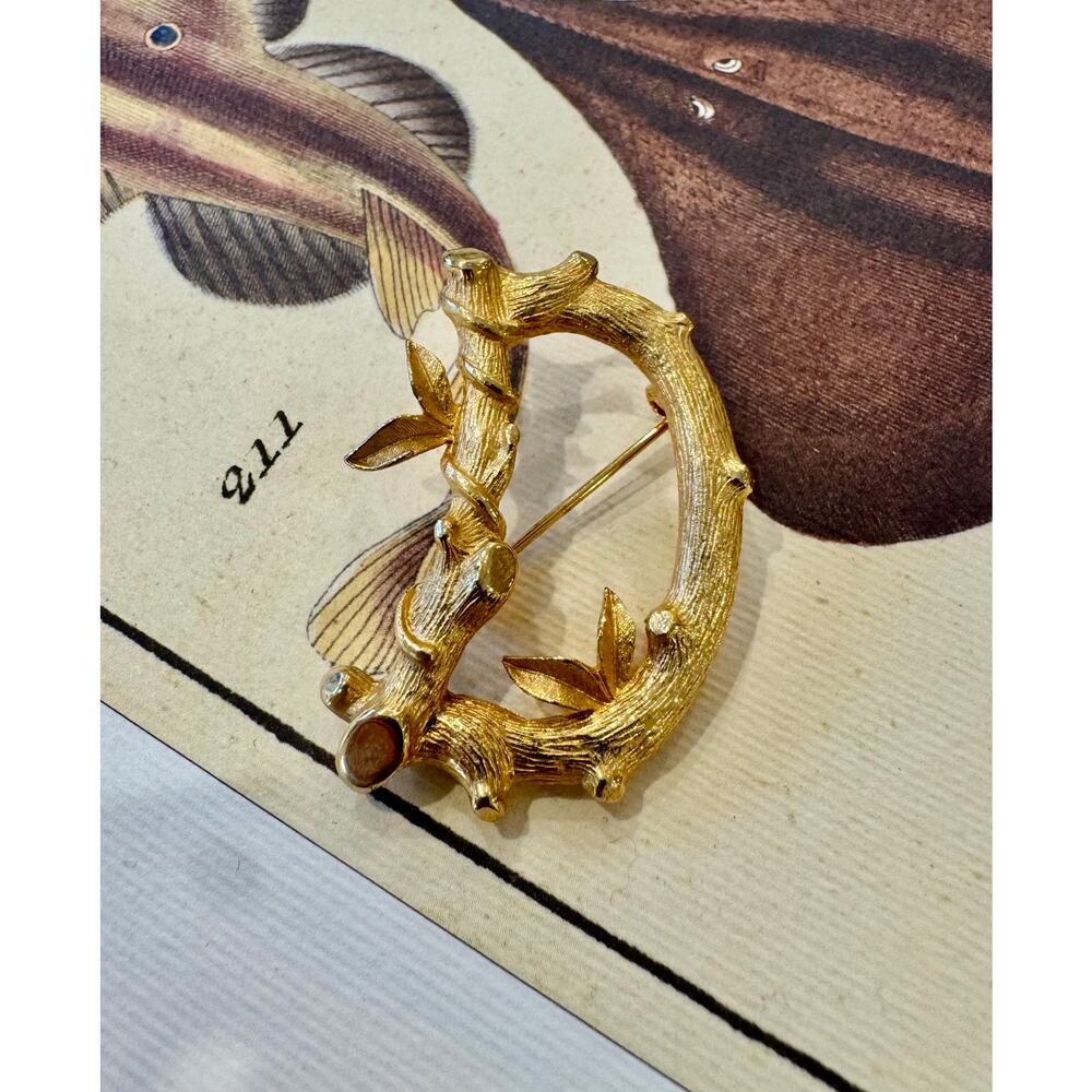 Vintage Sarah Coventry Bamboo Wreath Brooch – Gold Tone Leaf Circle Fairy